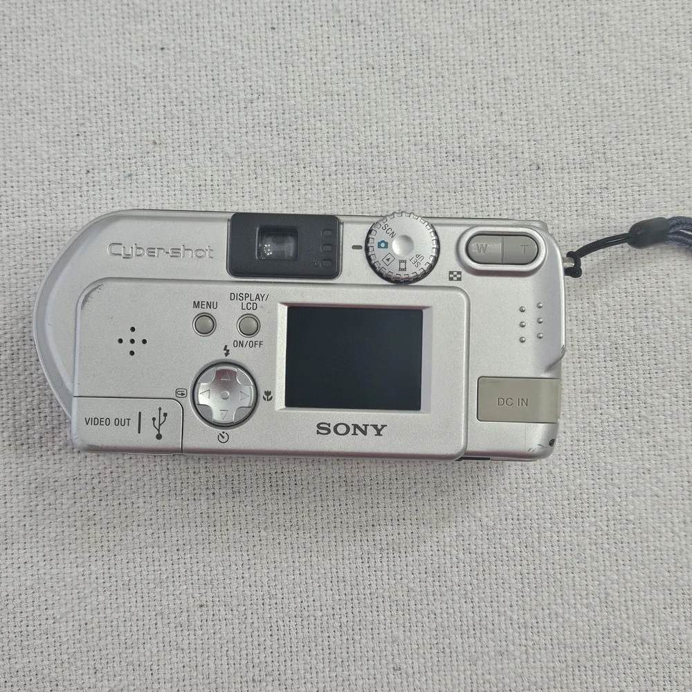 Sony Cyber-shot DSC-P71 3.2 MP Digital Camera 6X Zoom Multi Burst MPEG Movie HQX